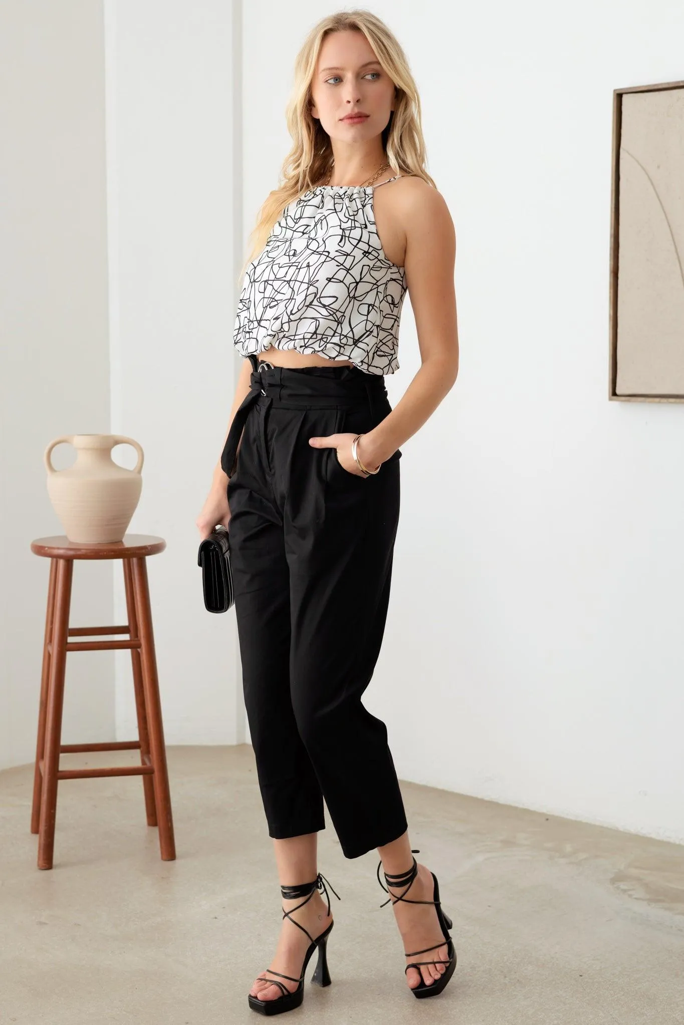 Abstract Sleeveless Ruching Halter Neck Crop Top