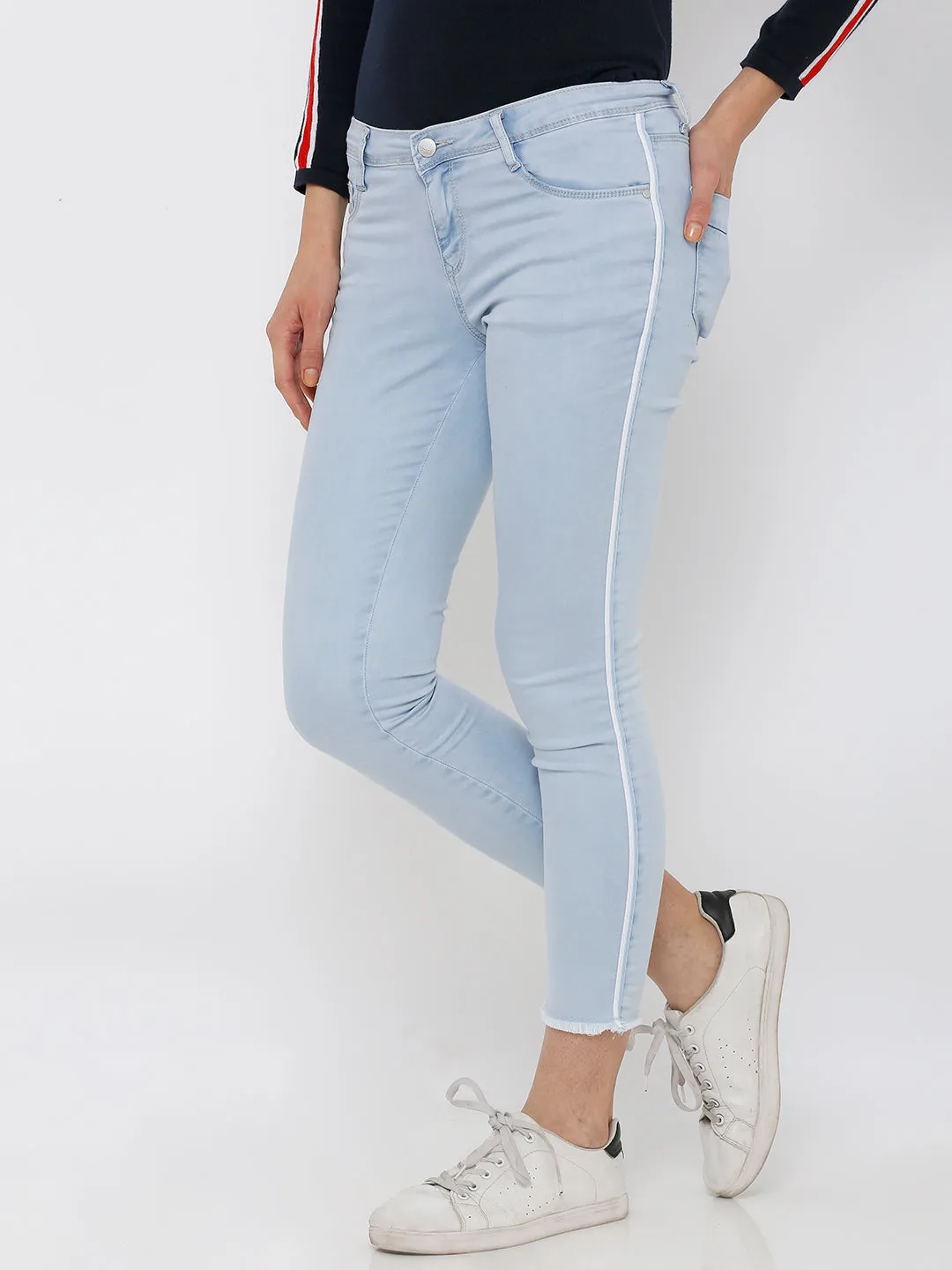 Women Light Blue Mid-Rise Skinny Crop Length Jeans